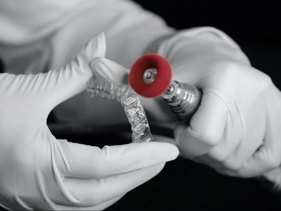 Gloved hand hold aligner with buffer